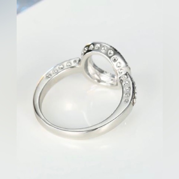 White Circlet of Stones Ring - Picture 7 of 8